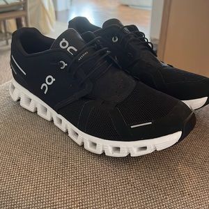 Cloud 5 size 10.5 EUC